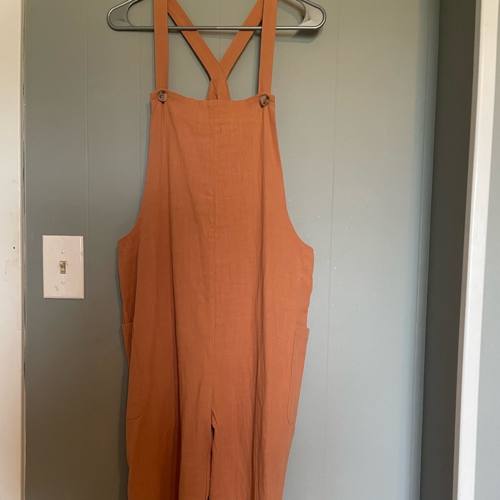 Super cute style rack jumpsuit! Size small.